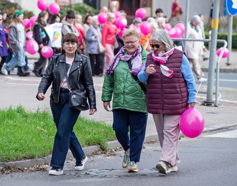 Z miłością do życia przeszli przez miasto zdjęcie nr 355295 Z miłością do życia przeszli przez miasto zdjęcie nr 355295