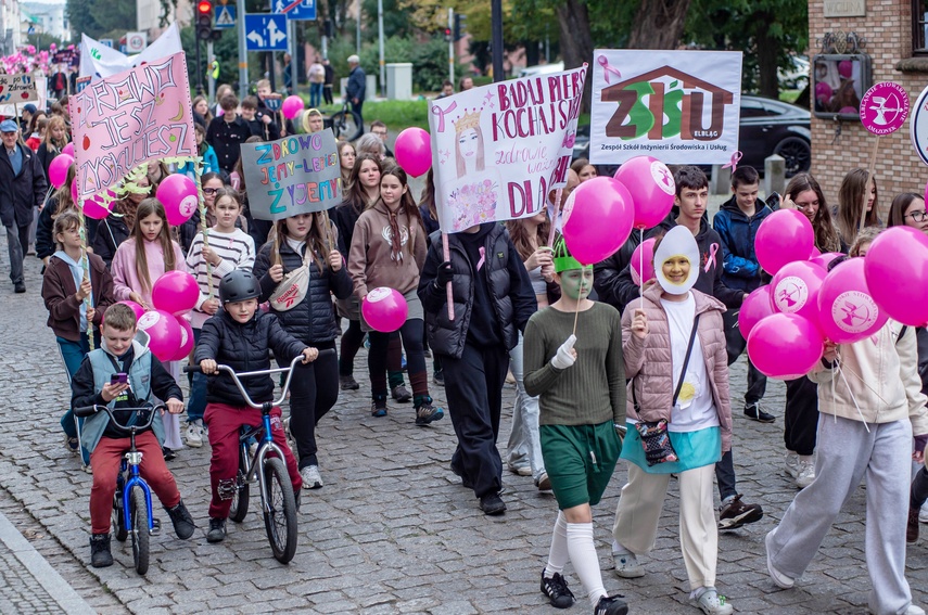 Z miłością do życia przeszli przez miasto zdjęcie nr 355304 Z miłością do życia przeszli przez miasto zdjęcie nr 355304