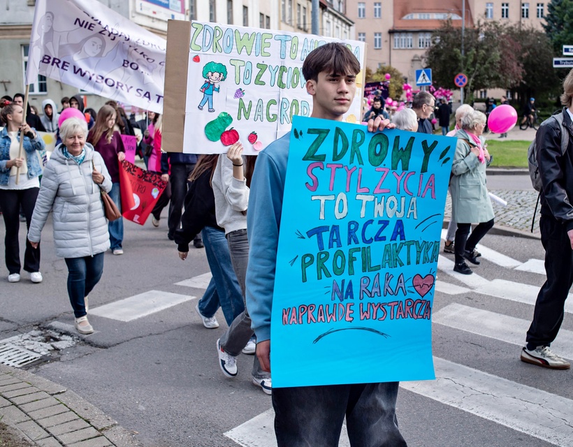 Z miłością do życia przeszli przez miasto zdjęcie nr 355273 Z miłością do życia przeszli przez miasto zdjęcie nr 355273