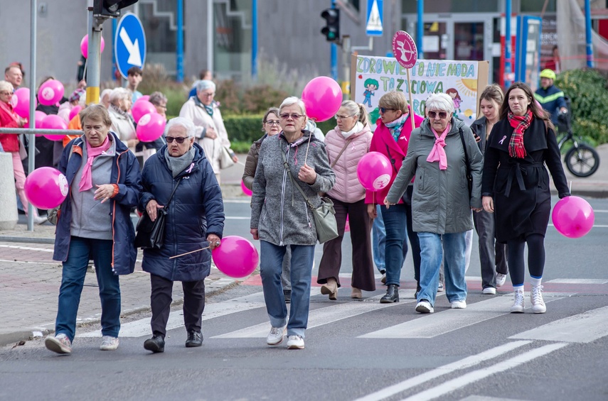 Z miłością do życia przeszli przez miasto zdjęcie nr 355296 Z miłością do życia przeszli przez miasto zdjęcie nr 355296