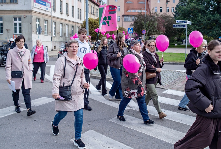 Z miłością do życia przeszli przez miasto zdjęcie nr 355284 Z miłością do życia przeszli przez miasto zdjęcie nr 355284