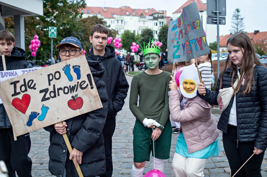 Z miłością do życia przeszli przez miasto zdjęcie nr 355240 Z miłością do życia przeszli przez miasto zdjęcie nr 355240
