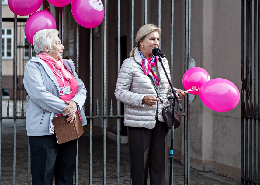 Z miłością do życia przeszli przez miasto zdjęcie nr 355256 Z miłością do życia przeszli przez miasto zdjęcie nr 355256