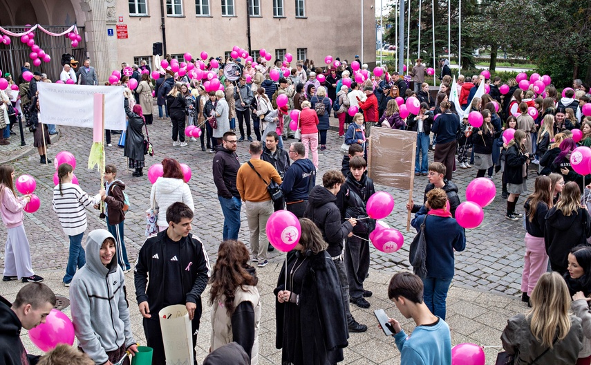 Z miłością do życia przeszli przez miasto zdjęcie nr 355243 Z miłością do życia przeszli przez miasto zdjęcie nr 355243