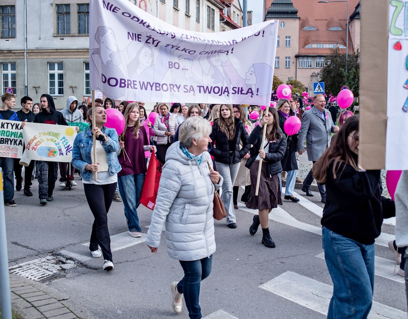 Z miłością do życia przeszli przez miasto zdjęcie nr 355274 Z miłością do życia przeszli przez miasto zdjęcie nr 355274