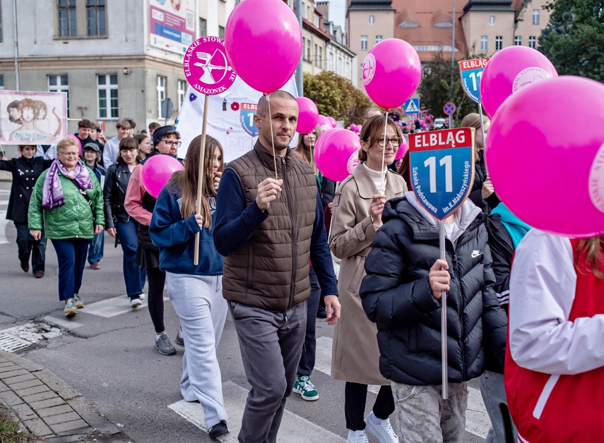Z miłością do życia przeszli przez miasto zdjęcie nr 355268 Z miłością do życia przeszli przez miasto zdjęcie nr 355268