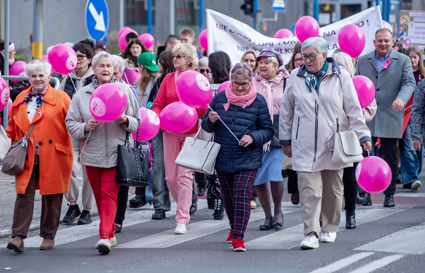 Z miłością do życia przeszli przez miasto zdjęcie nr 355297 Z miłością do życia przeszli przez miasto zdjęcie nr 355297