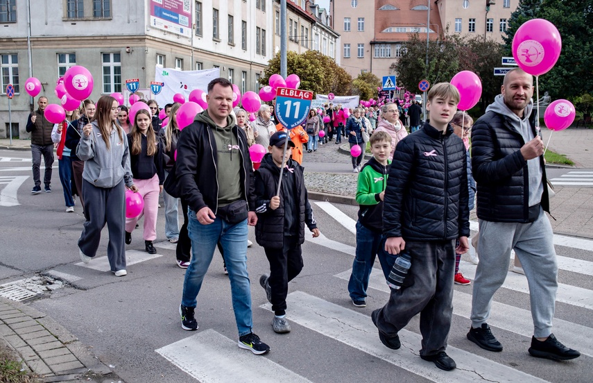 Z miłością do życia przeszli przez miasto zdjęcie nr 355266 Z miłością do życia przeszli przez miasto zdjęcie nr 355266