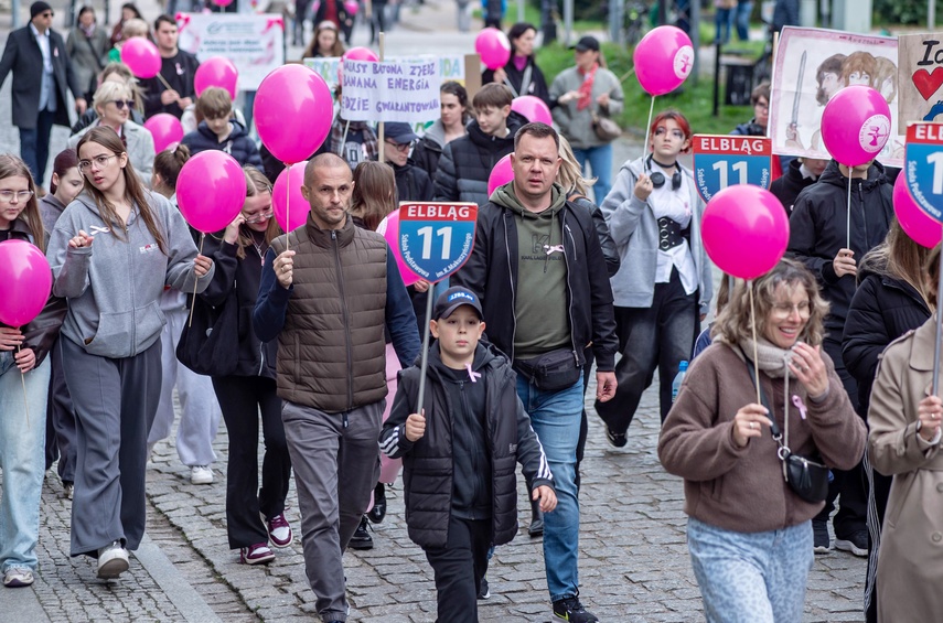Z miłością do życia przeszli przez miasto zdjęcie nr 355306 Z miłością do życia przeszli przez miasto zdjęcie nr 355306