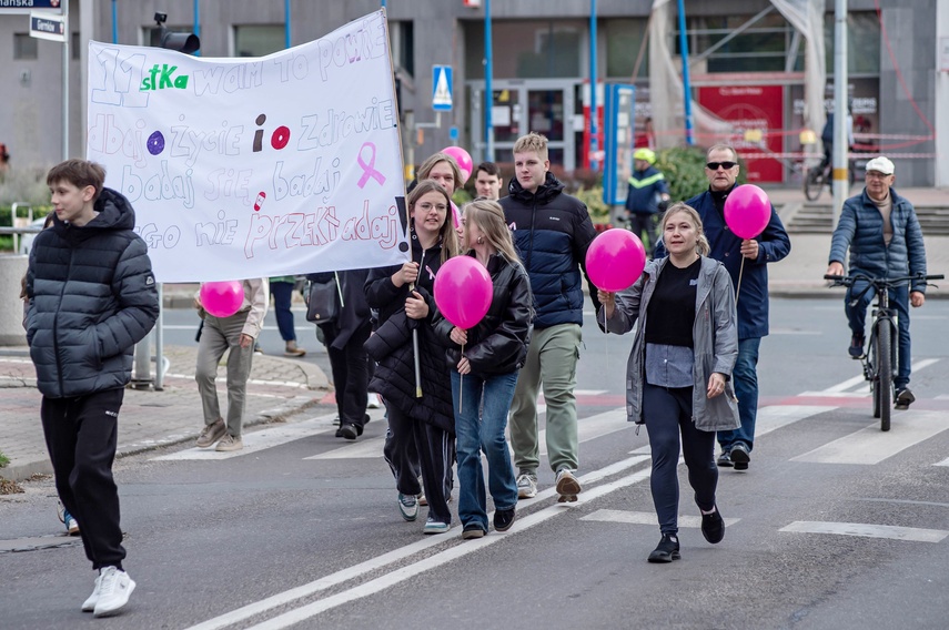Z miłością do życia przeszli przez miasto zdjęcie nr 355294 Z miłością do życia przeszli przez miasto zdjęcie nr 355294