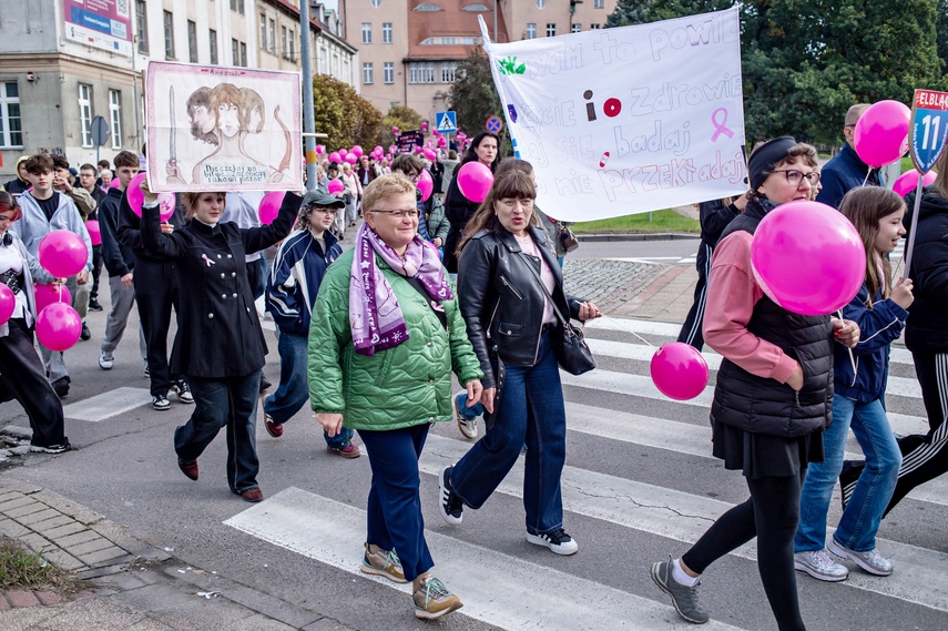 Z miłością do życia przeszli przez miasto zdjęcie nr 355269 Z miłością do życia przeszli przez miasto zdjęcie nr 355269