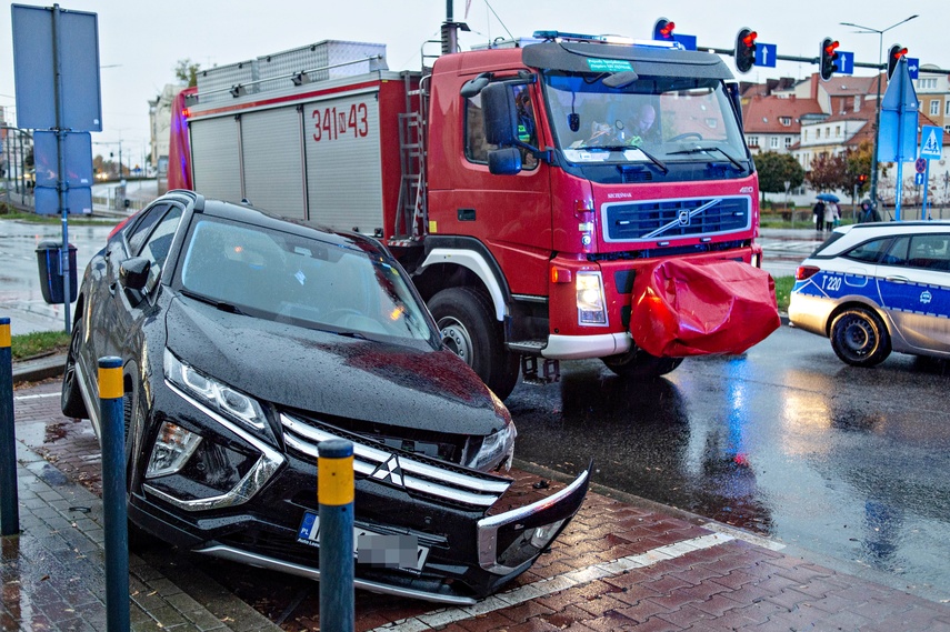 Zasłabł i wjechał w zaparkowanie auta zdjęcie nr 355558 Zasłabł i wjechał w zaparkowanie auta zdjęcie nr 355558