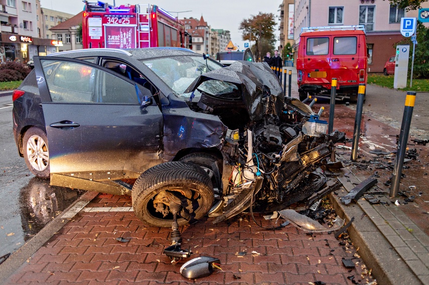 Zasłabł i wjechał w zaparkowanie auta zdjęcie nr 355563 Zasłabł i wjechał w zaparkowanie auta zdjęcie nr 355563