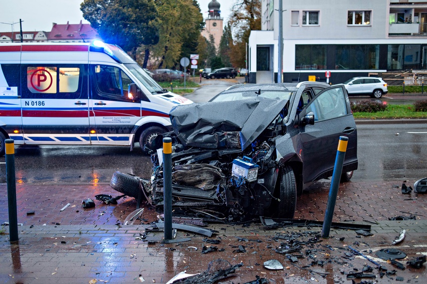 Zasłabł i wjechał w zaparkowanie auta zdjęcie nr 355554 Zasłabł i wjechał w zaparkowanie auta zdjęcie nr 355554
