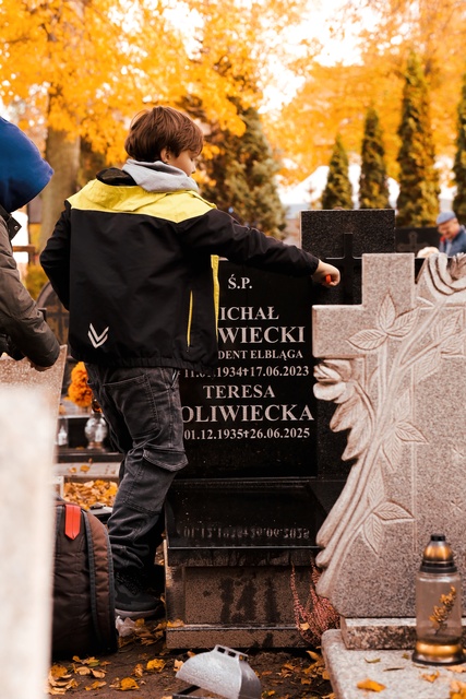 Tam, gdzie zgasła pamięć, oni zapalają światło zdjęcie nr 355632 Tam, gdzie zgasła pamięć, oni zapalają światło zdjęcie nr 355632