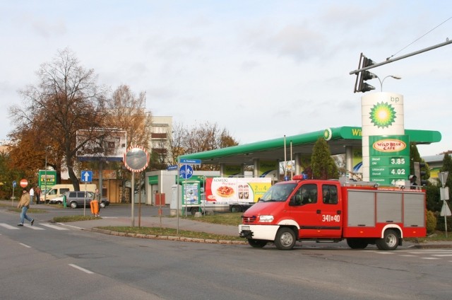 Golfem w policyjny radiowóz zdjęcie nr 28932