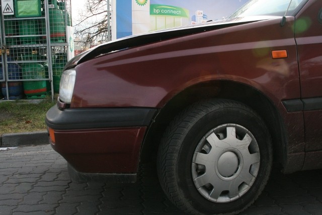 Golfem w policyjny radiowóz zdjęcie nr 28927