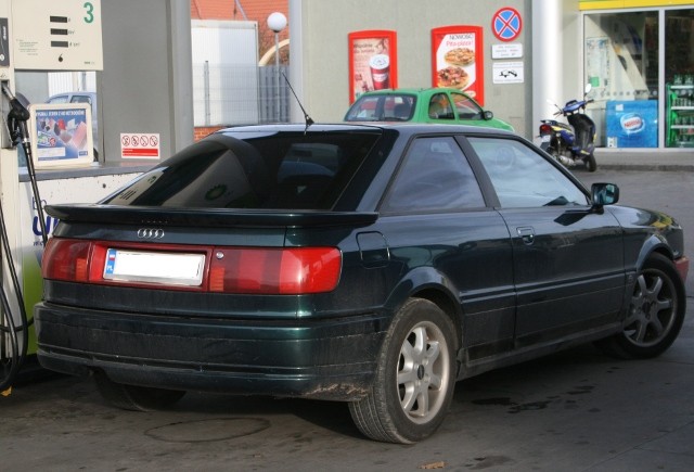 Golfem w policyjny radiowóz zdjęcie nr 28933