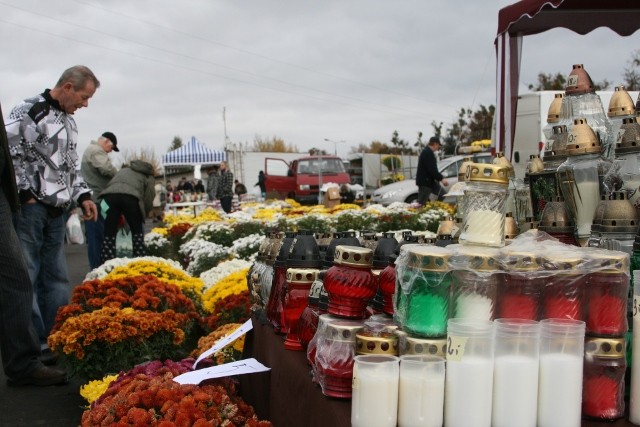 Sobotnie przygotowania do Święta Wszystkich Świętych zdjęcie nr 28959