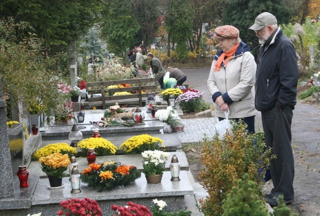 Sobotnie przygotowania do Święta Wszystkich Świętych zdjęcie nr 28939