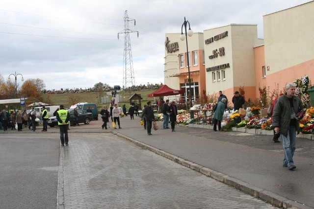 Sobotnie przygotowania do Święta Wszystkich Świętych zdjęcie nr 28960