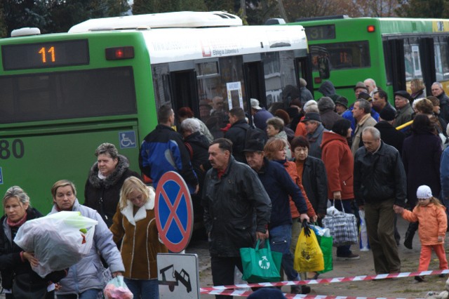 Sobotnie przygotowania do Święta Wszystkich Świętych zdjęcie nr 28954