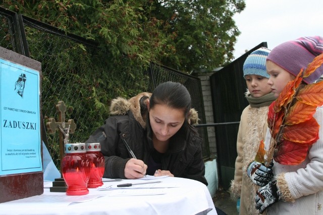 Sobotnie przygotowania do Święta Wszystkich Świętych zdjęcie nr 28950