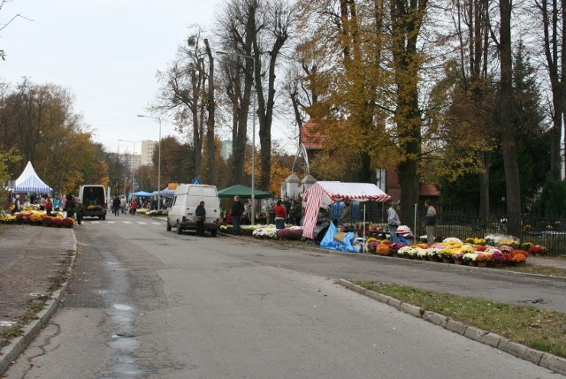 Sobotnie przygotowania do Święta Wszystkich Świętych zdjęcie nr 28983