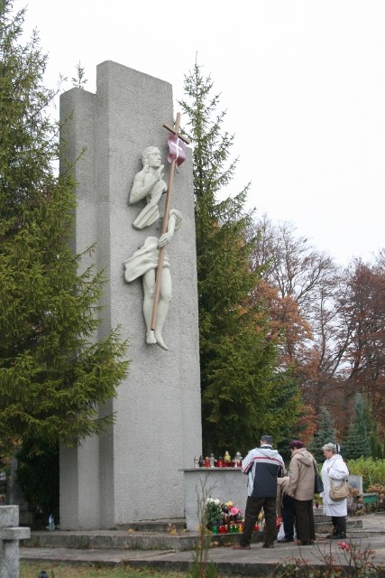 Sobotnie przygotowania do Święta Wszystkich Świętych zdjęcie nr 28945