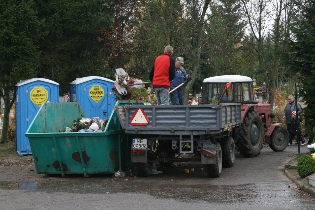 Sobotnie przygotowania do Święta Wszystkich Świętych zdjęcie nr 28944