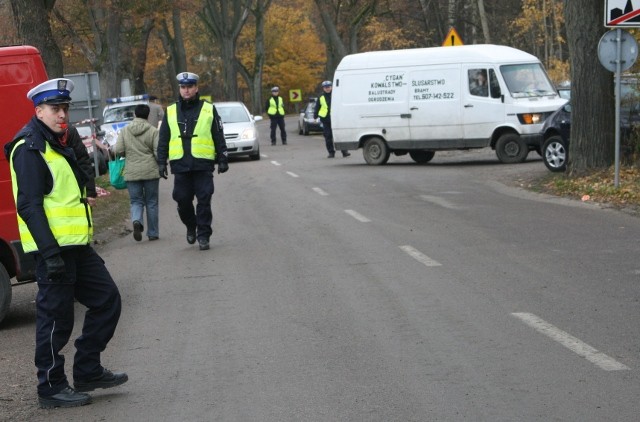 Sobotnie przygotowania do Święta Wszystkich Świętych zdjęcie nr 28942