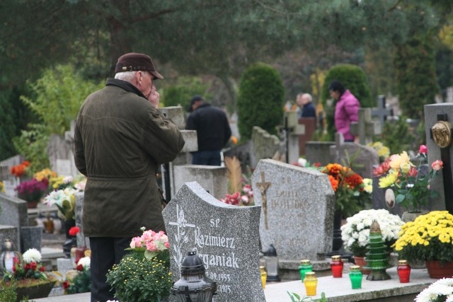 Sobotnie przygotowania do Święta Wszystkich Świętych zdjęcie nr 28951