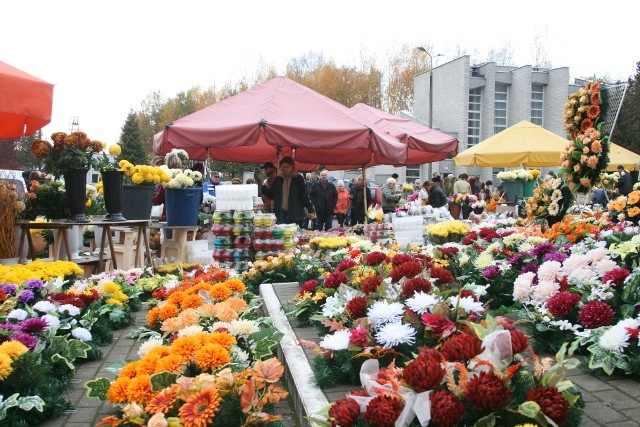 Sobotnie przygotowania do Święta Wszystkich Świętych zdjęcie nr 28946