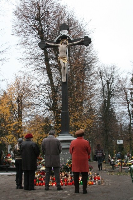 Sobotnie przygotowania do Święta Wszystkich Świętych zdjęcie nr 28977