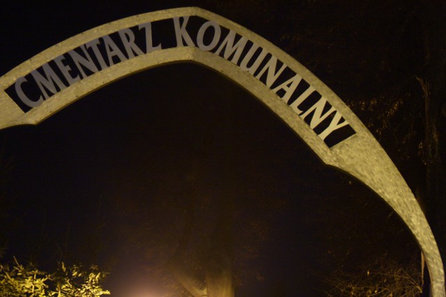 Święto Wszystkich Świętych - cmentarze po zmroku. zdjęcie nr 29031