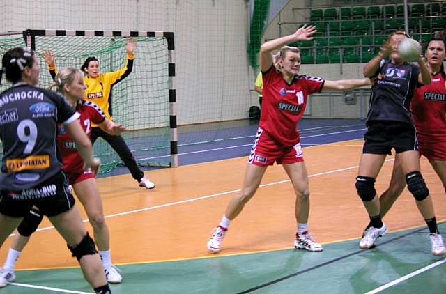 Wysoka wygrana elbląskich szczypiornistek zdjęcie nr 31392