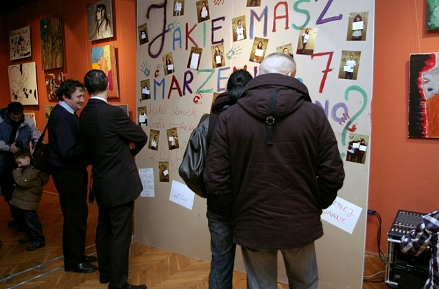 Wernisaż prac Maratończyków zdjęcie nr 32096