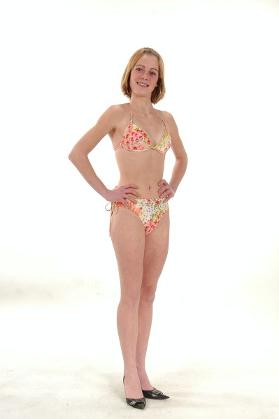  23. Natalia Gąsowska, wzrost: 167 cm; wymiary: 83/61/84; szkoła: Gimnazjum nr 6 w Elblągu, zainteresowania: sport.
