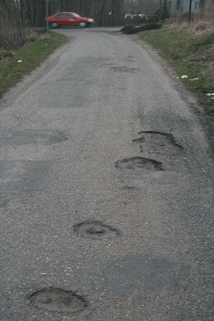 Asfalt na trawy Elbląg dziurawy zdjęcie nr 33572