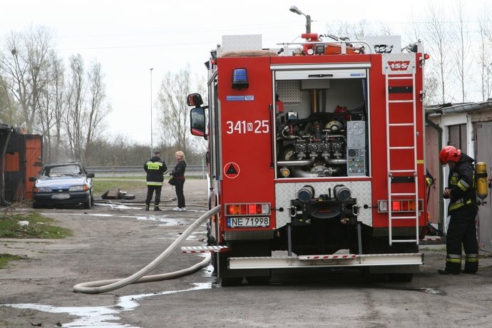Pożar garaży zdjęcie nr 34014