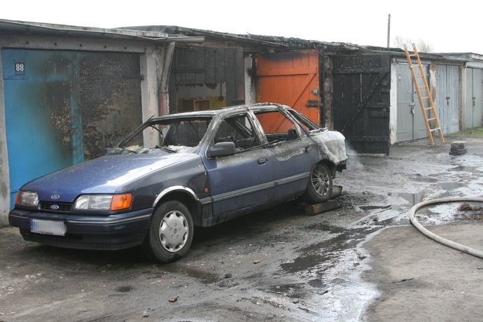 Pożar garaży zdjęcie nr 34015