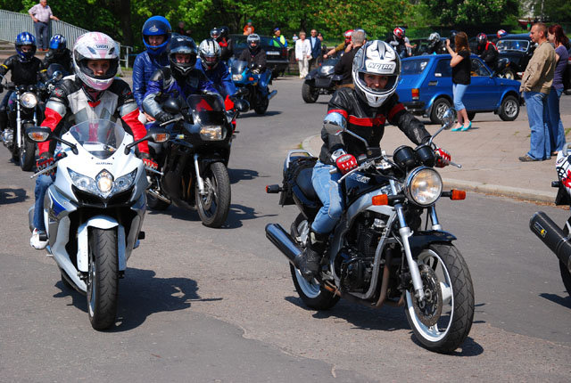 Motocykliści w Domu Dziecka zdjęcie nr 35578