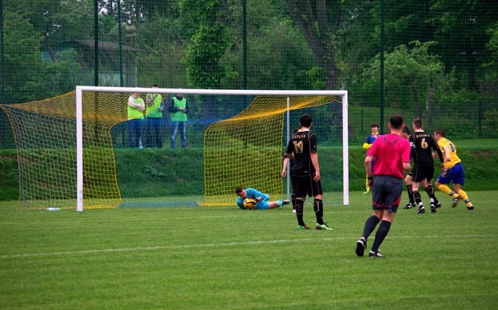 Zatoka Braniewo zdemolowała Olimpię 2004 zdjęcie nr 35793