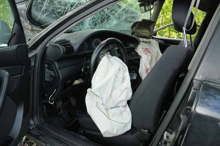 Wypadek w Milejewie. Audi uderzyło w drzewo zdjęcie nr 37815