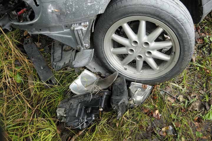 Wypadek w Milejewie. Audi uderzyło w drzewo zdjęcie nr 37822