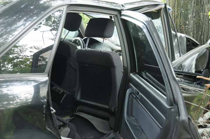 Wypadek w Milejewie. Audi uderzyło w drzewo zdjęcie nr 37818