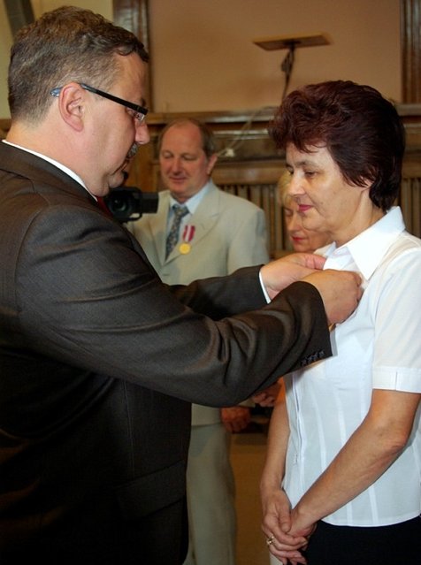 Wręczenie medali za długoletnią służbę pracownikom samorządowym zdjęcie nr 38262