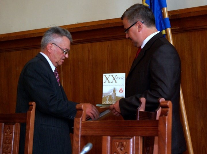 Wręczenie medali za długoletnią służbę pracownikom samorządowym zdjęcie nr 38258