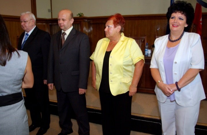 Wręczenie medali za długoletnią służbę pracownikom samorządowym zdjęcie nr 38277