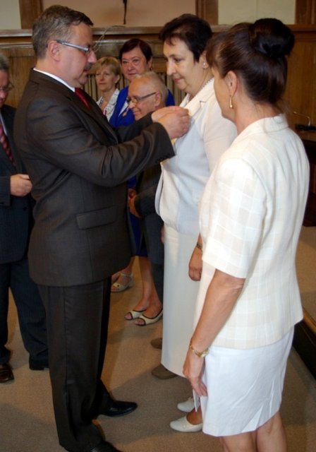 Wręczenie medali za długoletnią służbę pracownikom samorządowym zdjęcie nr 38274